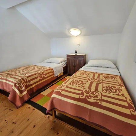 Apartment Rubic, Duce